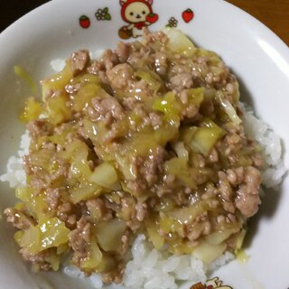 キャベツと豚ミンチのダシダ丼